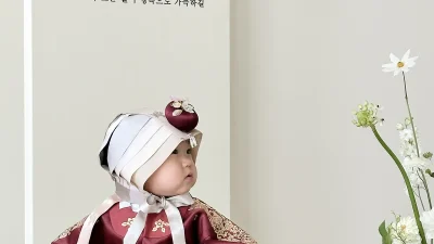 자주빛 금박 자수 당의와 아이보리 조바위로 완성한 여아 돌한복